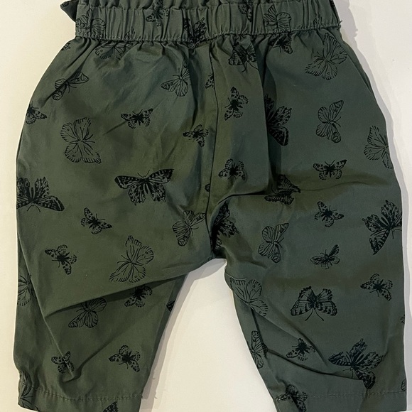 Joe Fresh Stylish Camo Green with butterfly design stylish pants 3-6 months - Picture 2 of 2